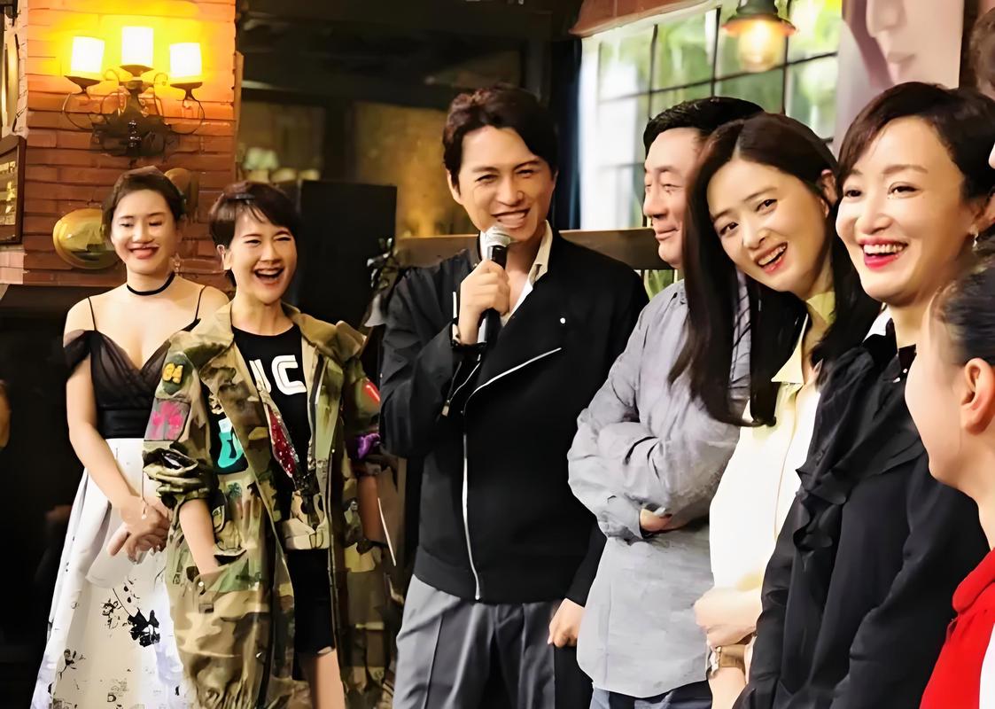 娱乐圈老年人_娱乐圈中的老少配_盘点娱乐圈老少配