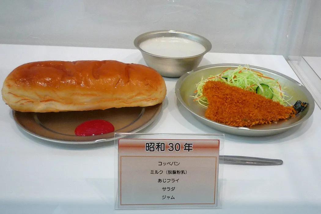 日本小学生校餐_三星校餐在线观看_日本校餐历史演变