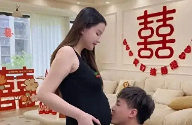 恭喜！30岁网红许华升官宣女友婷婷怀孕：兜兜转转，最终还是你