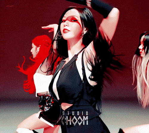 今日韩国女星动态：安芝儇恋爱后首亮相，女团新曲舞台燃爆