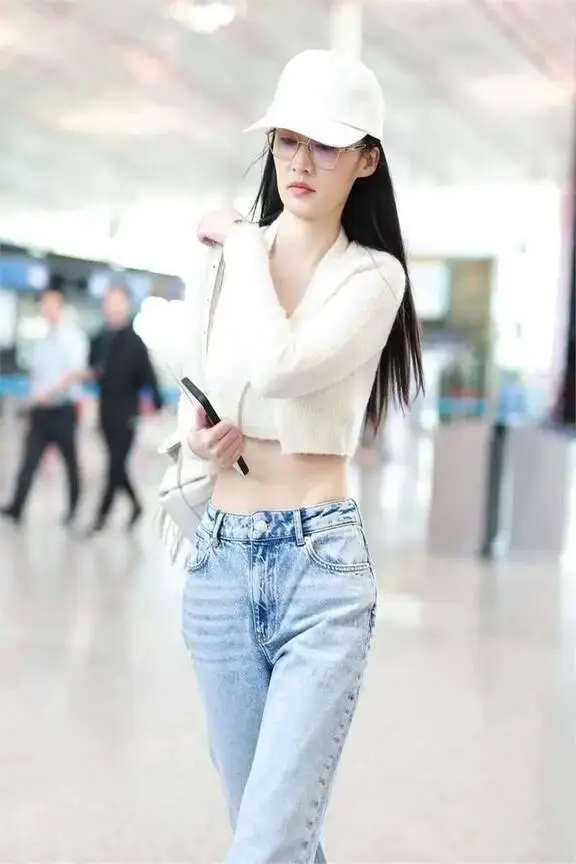 中国十大的女明星排名榜_关晓彤白鹿赵露思李沁杨紫刘亦菲迪丽热巴_当下中国十大最红女明星